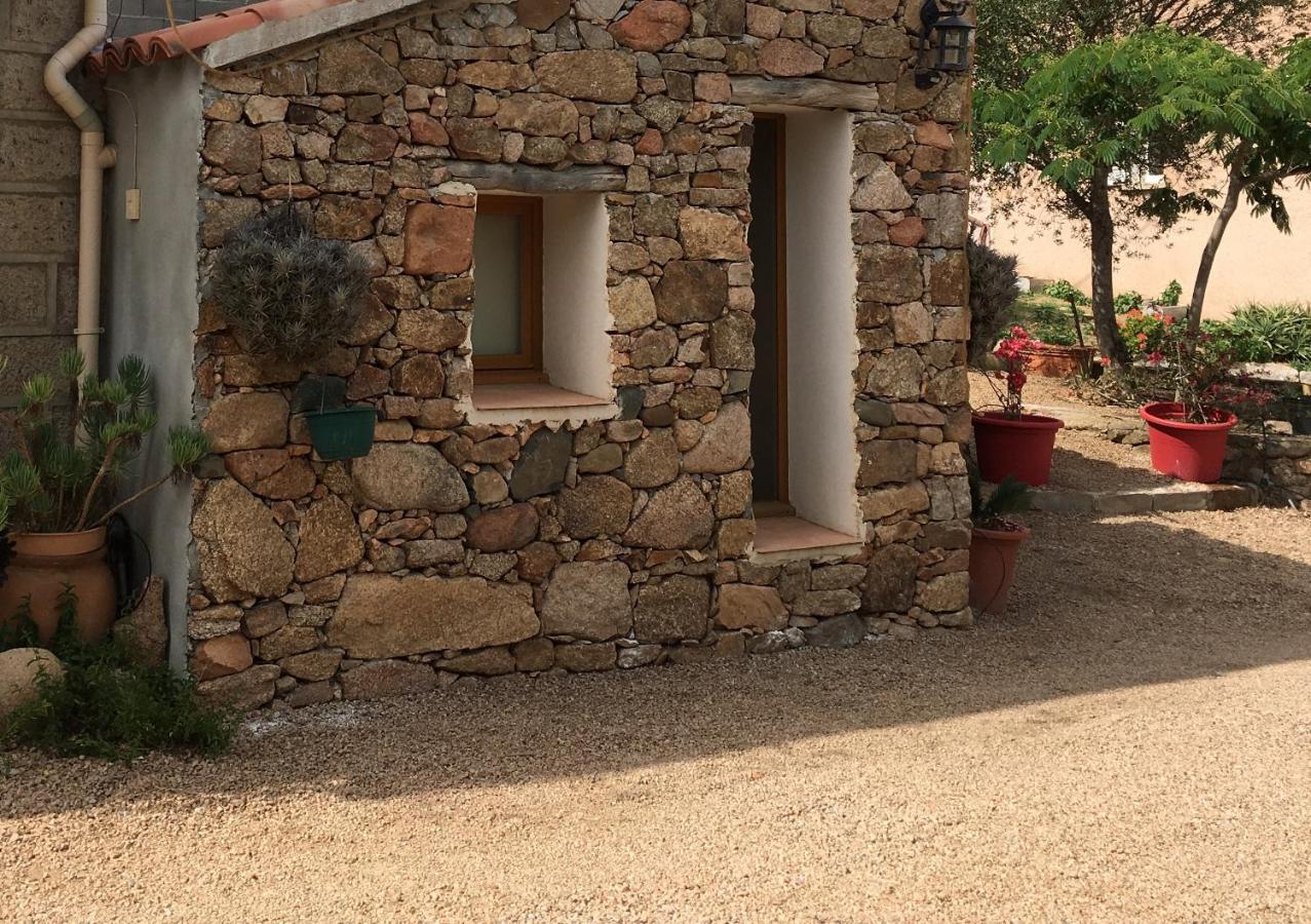 Caseddu Di Chjarastella Figari  Exteriör bild