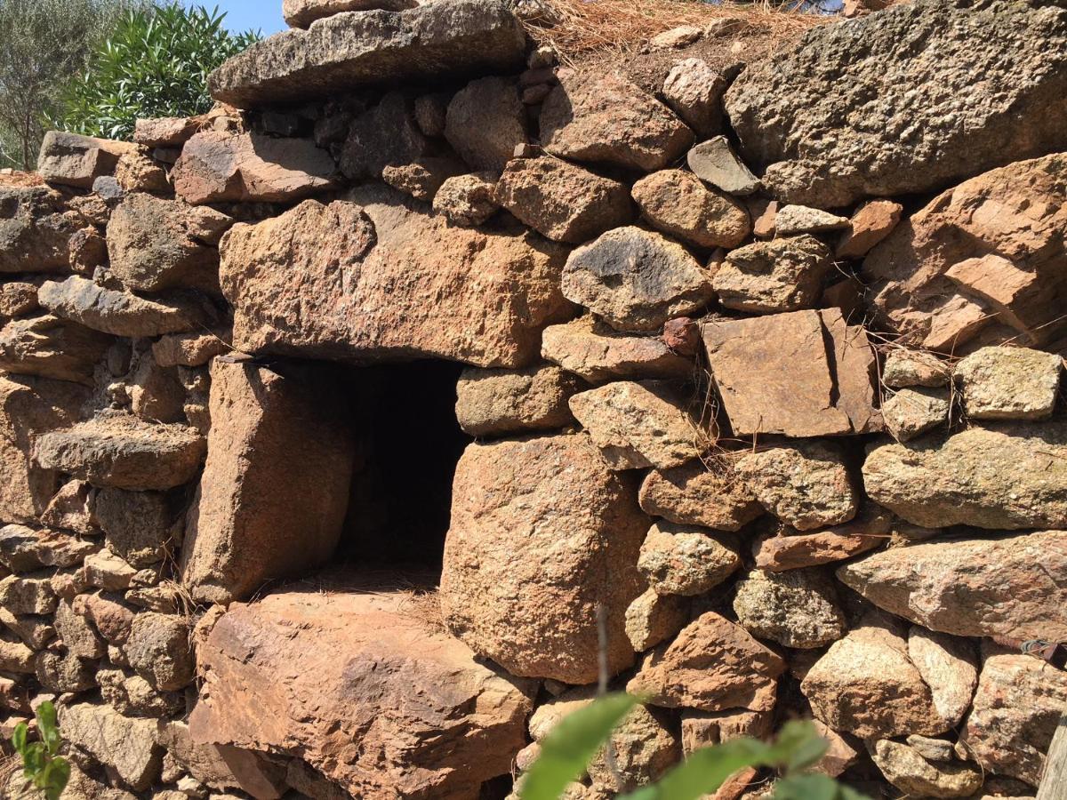 Caseddu Di Chjarastella Figari  Exteriör bild
